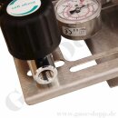 Entspannungsstation - halbautomatische Umschaltung - 200 bar - bis 10 bar regelbar - 2-stufig - 2 Eingänge M14x1,5 AG mit Induktiv Manometer - Ausgang 8 mm KRV Absperrventil - Eigengasspülung - Messing verchromt 6.0 - GCE Druva MPLH0SDPS0